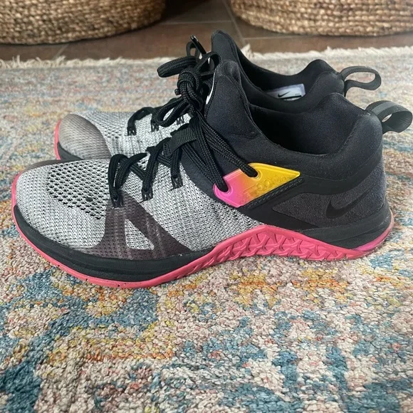 Nike Womens Metcon Flyknit 3 sneaker black pink SZ 6 - Picture 1 of 6
